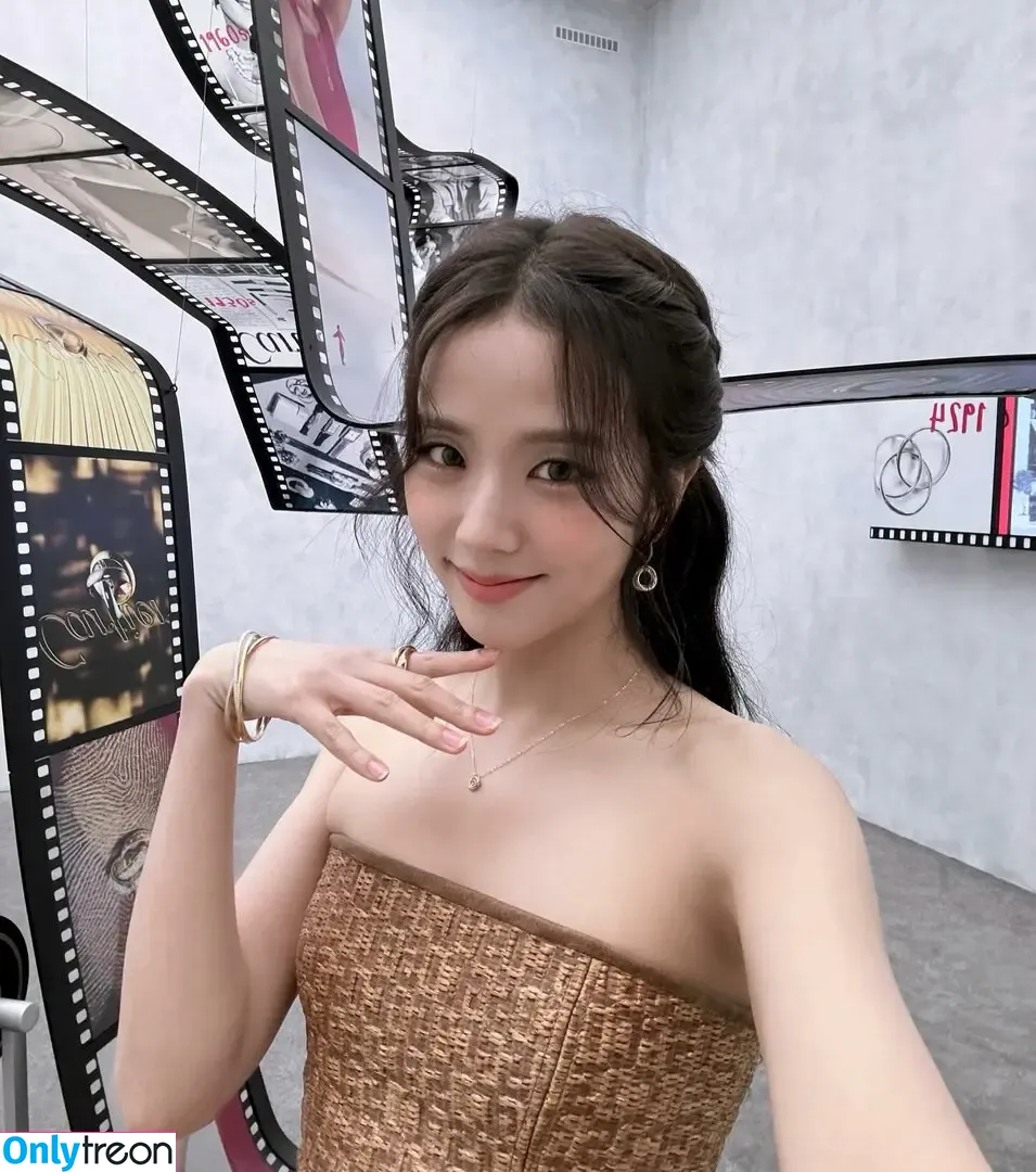 Jisoo nude photo #0705 (BLACKPINK / qenshizu / sooyaaa__)