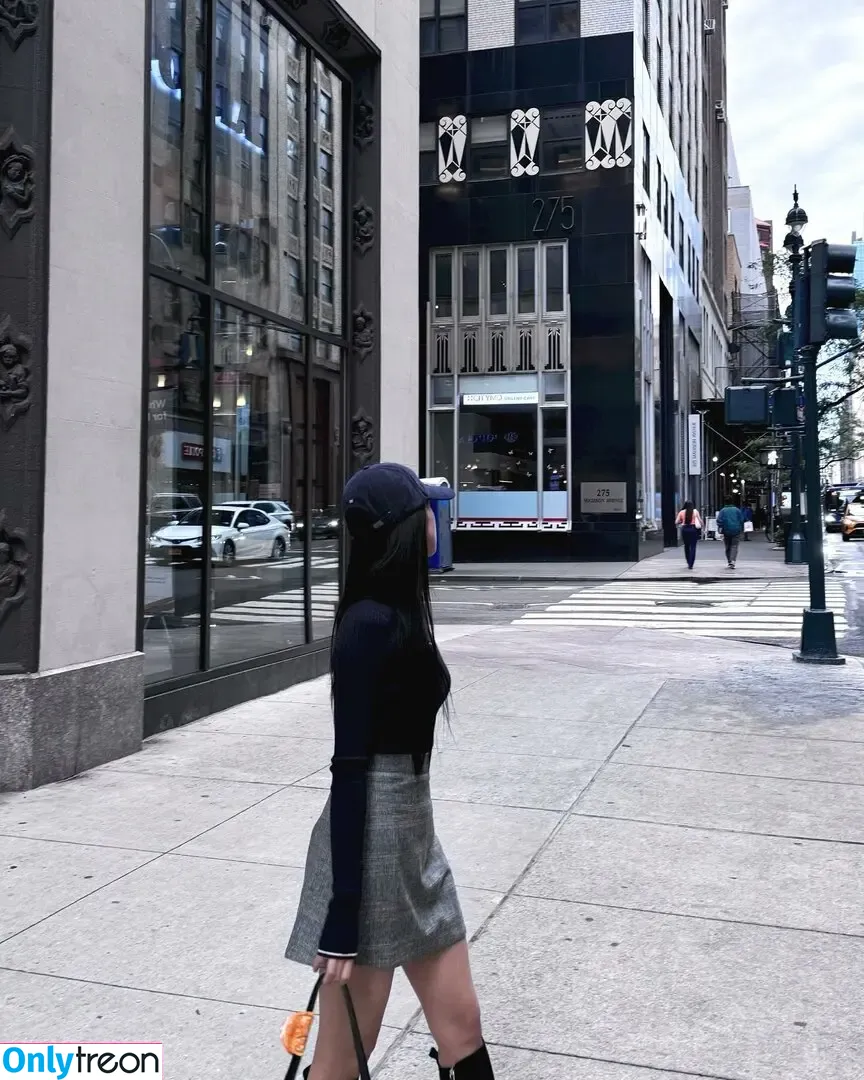 Jisoo nude photo #0728 (BLACKPINK / qenshizu / sooyaaa__)