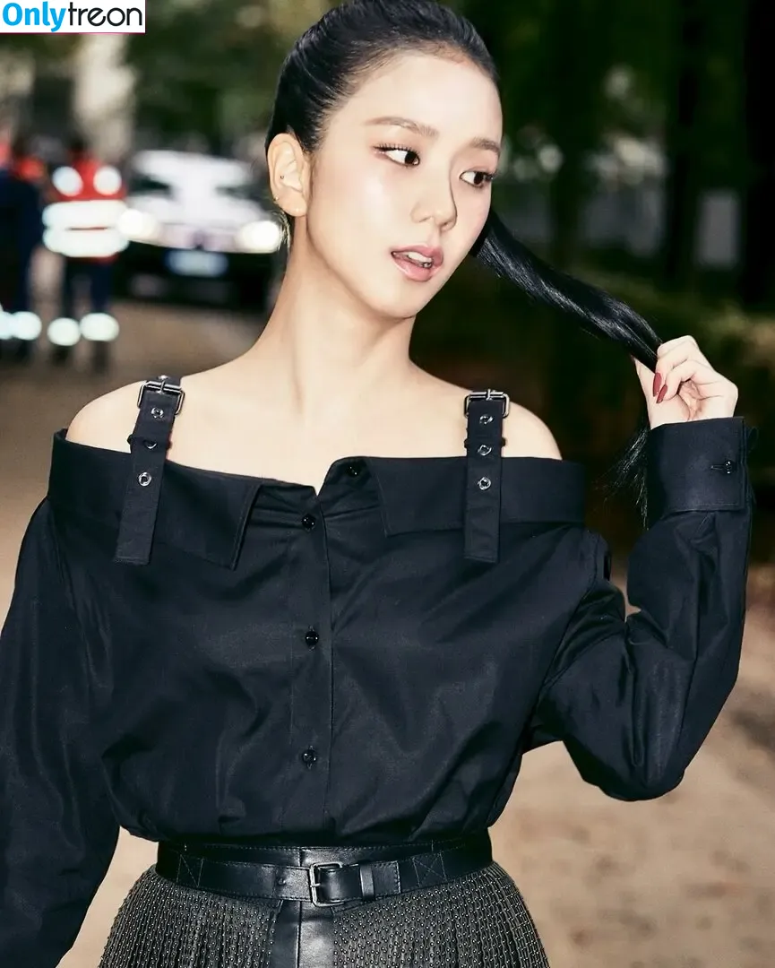 Jisoo nude photo #0765 (BLACKPINK / qenshizu / sooyaaa__)