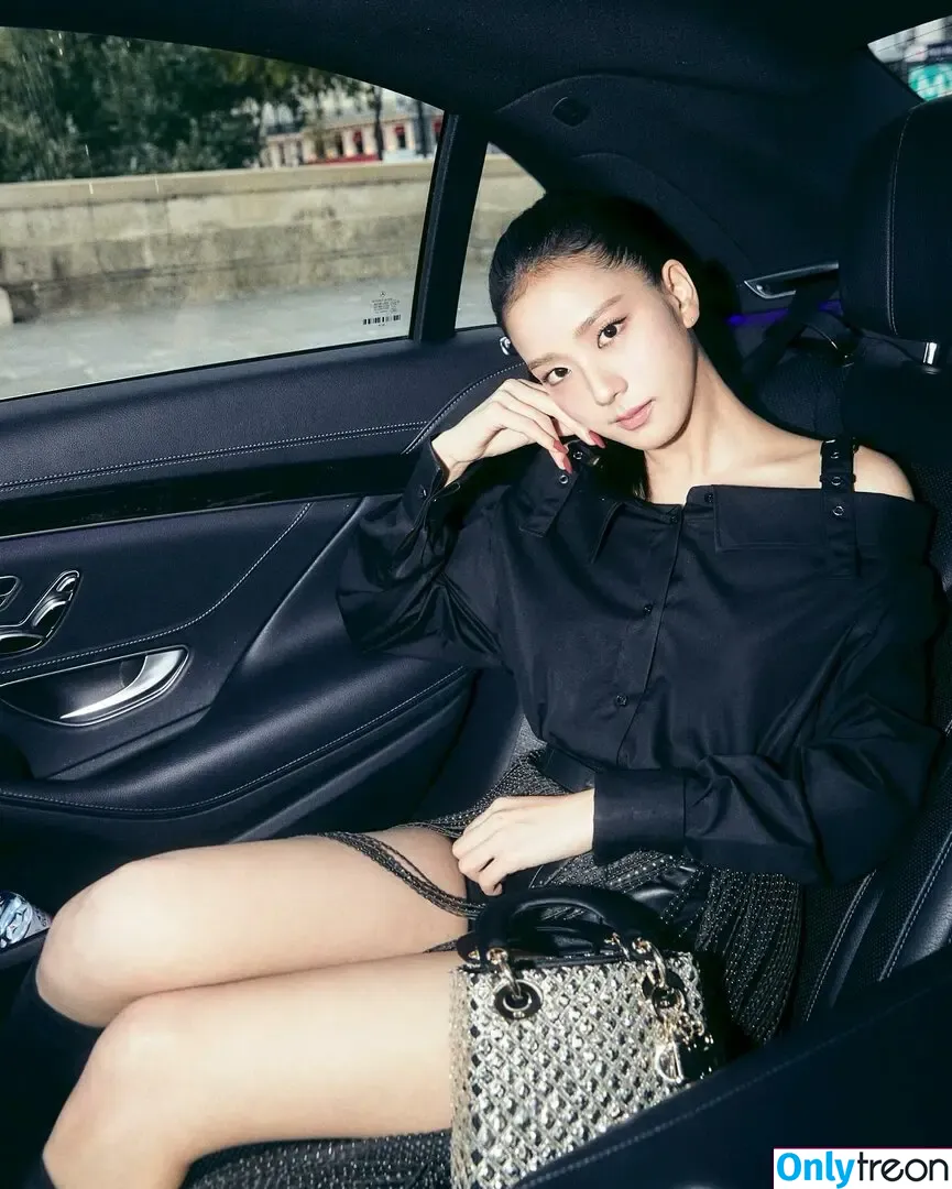 Jisoo nude photo #0766 (BLACKPINK / qenshizu / sooyaaa__)