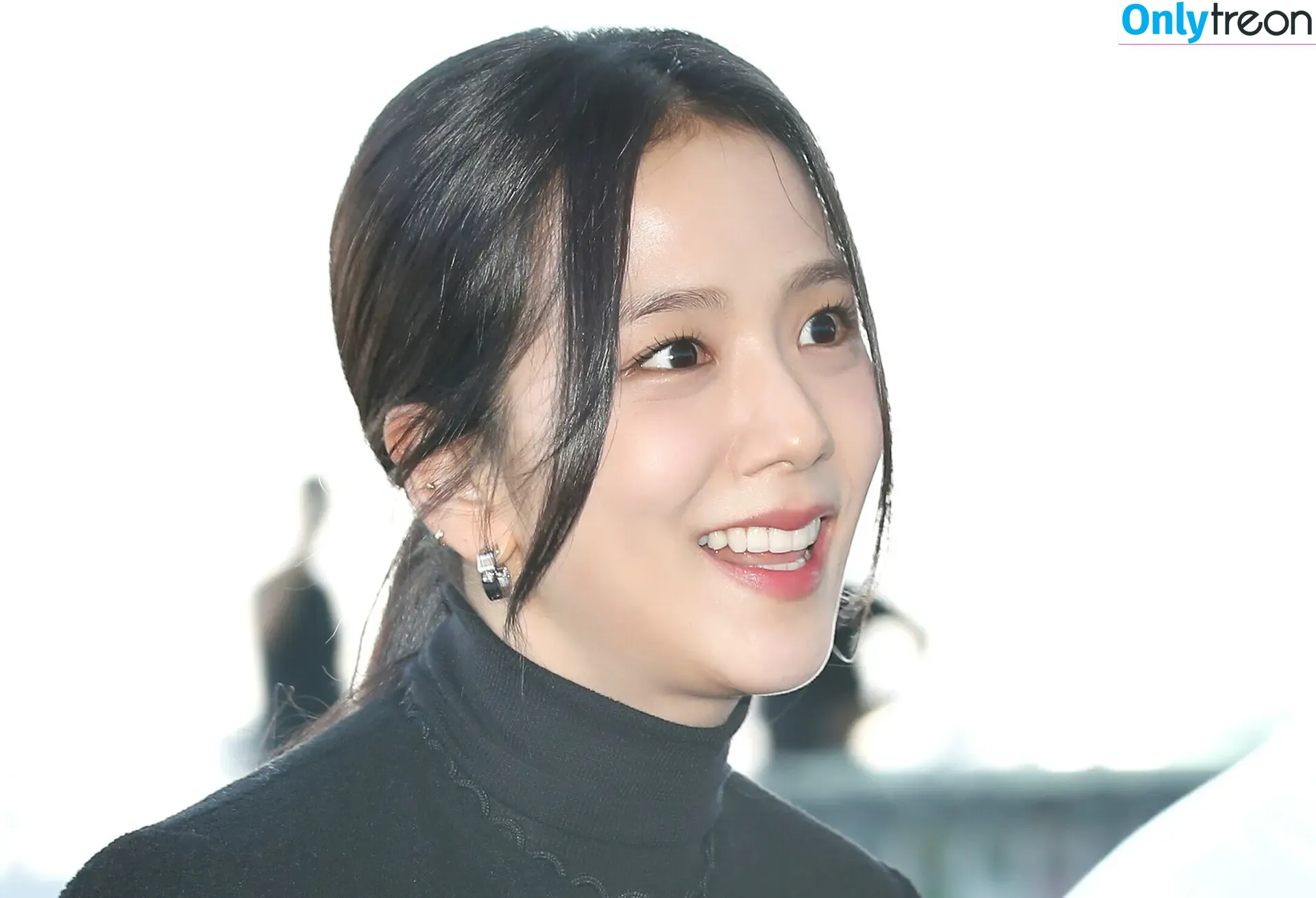 Jisoo nude photo #0788 (BLACKPINK / qenshizu / sooyaaa__)