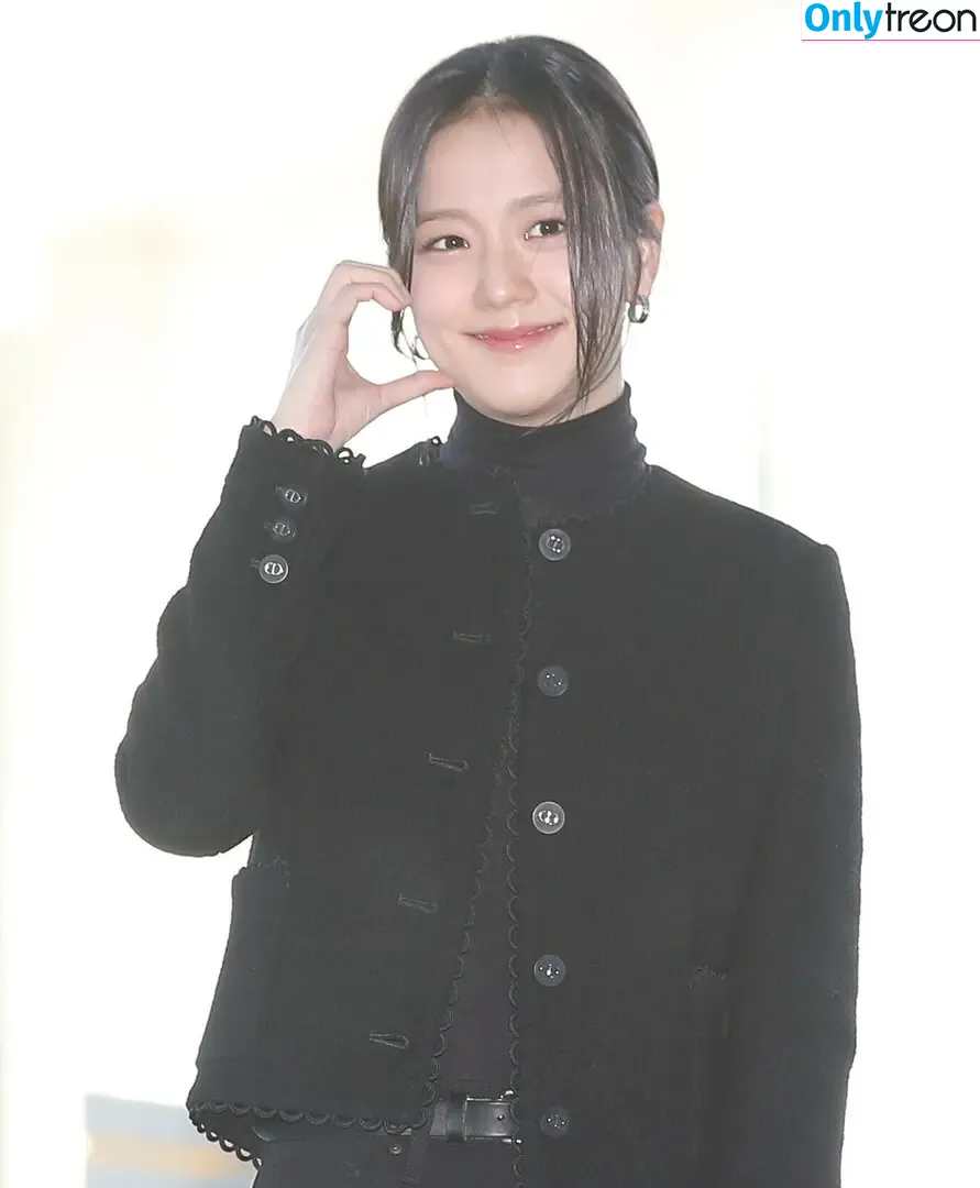 Jisoo nude photo #0791 (BLACKPINK / qenshizu / sooyaaa__)