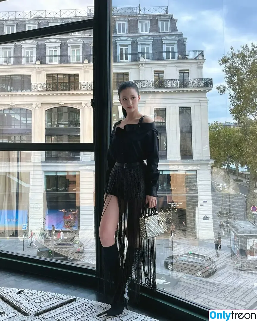 Jisoo nude photo #0799 (BLACKPINK / qenshizu / sooyaaa__)