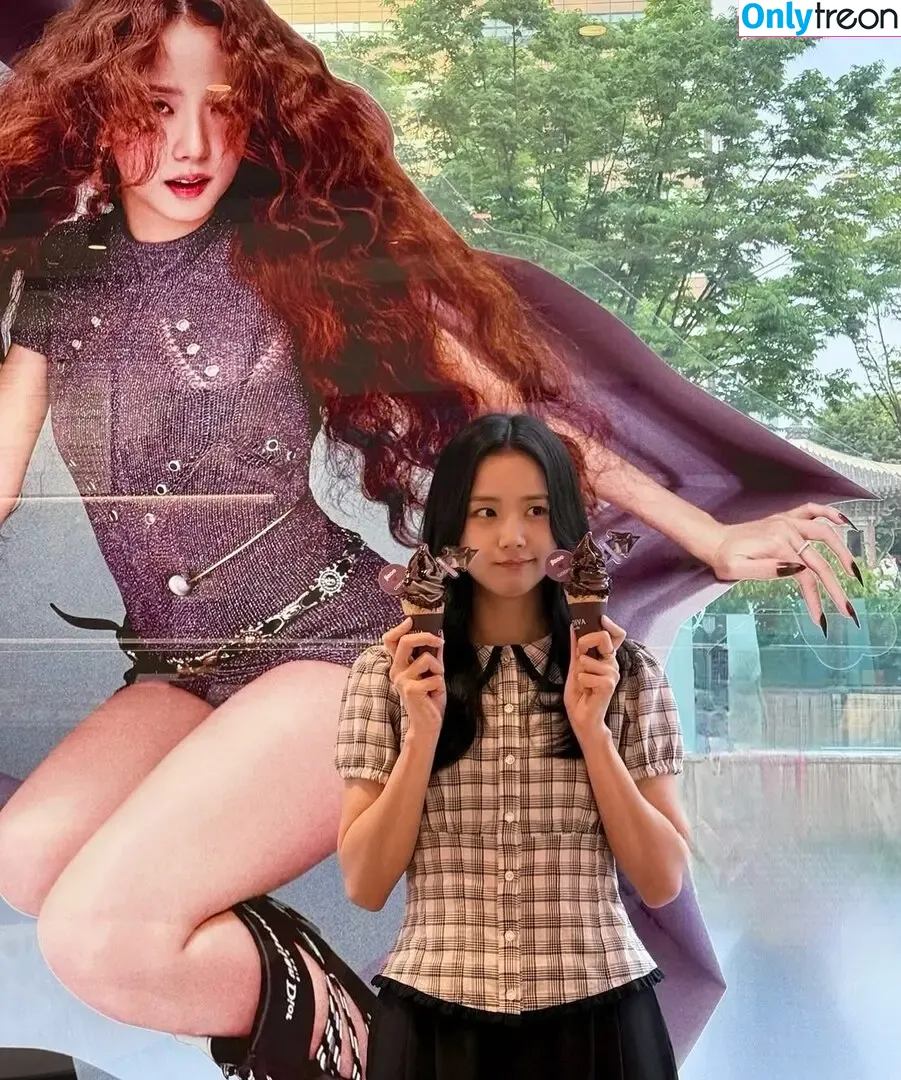 Jisoo nude photo #1479 (BLACKPINK / qenshizu / sooyaaa__)