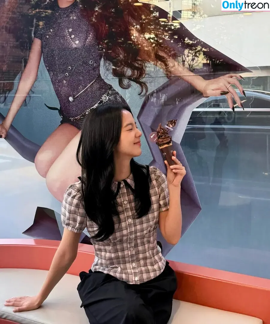 Jisoo nude photo #1483 (BLACKPINK / qenshizu / sooyaaa__)