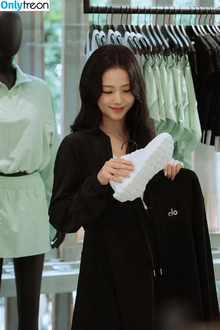 Jisoo nude photo #1499 (BLACKPINK / qenshizu / sooyaaa__)