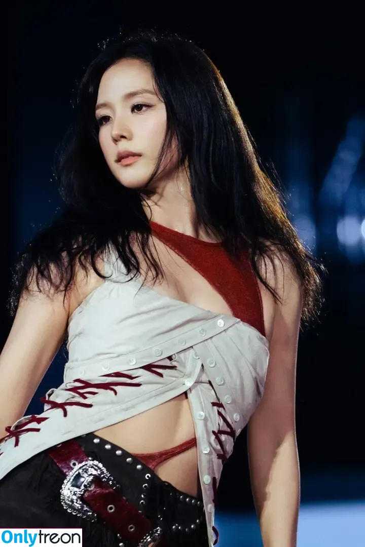 Jisoo nude photo #1526 (BLACKPINK / qenshizu / sooyaaa__)