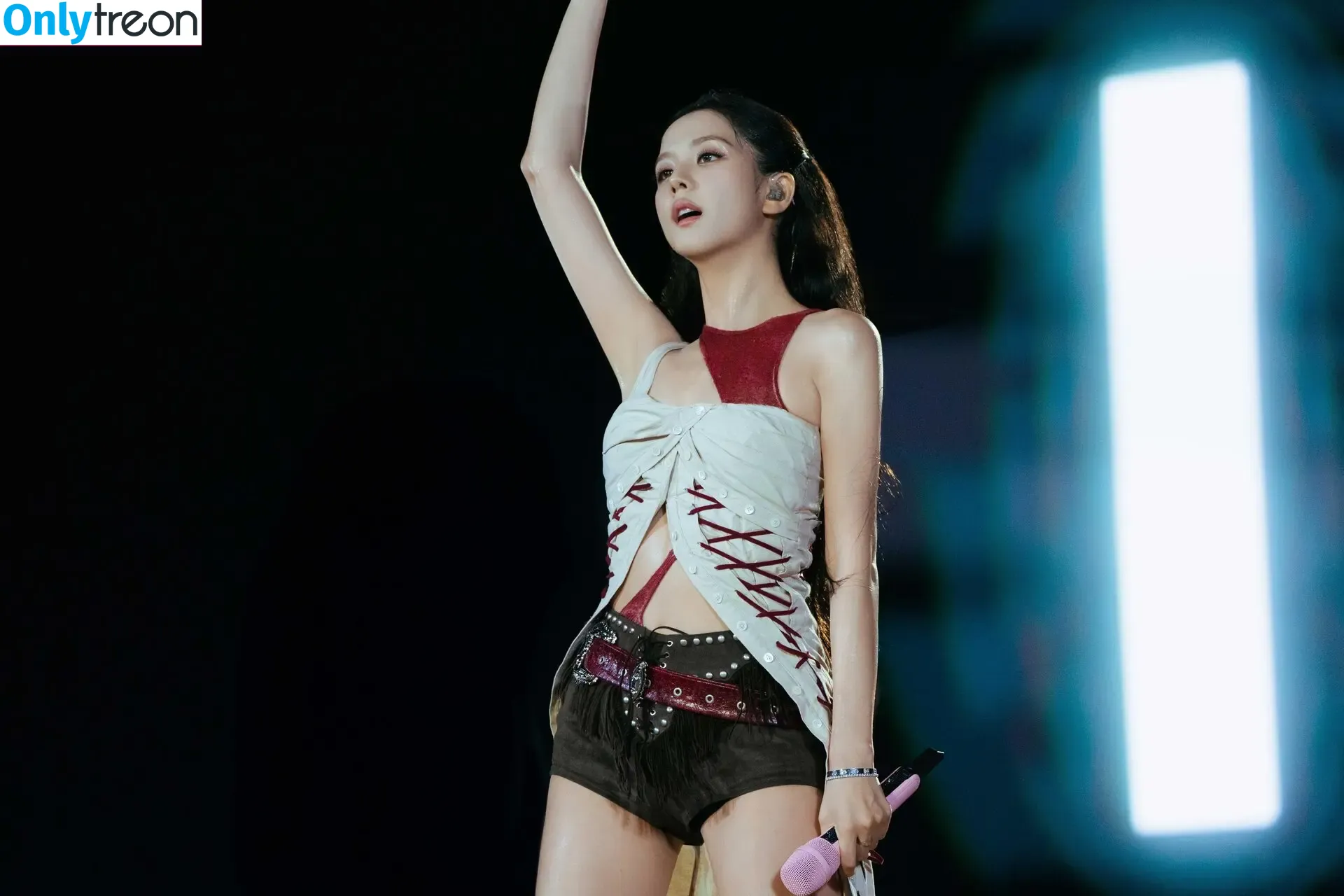 Jisoo nude photo #1531 (BLACKPINK / qenshizu / sooyaaa__)