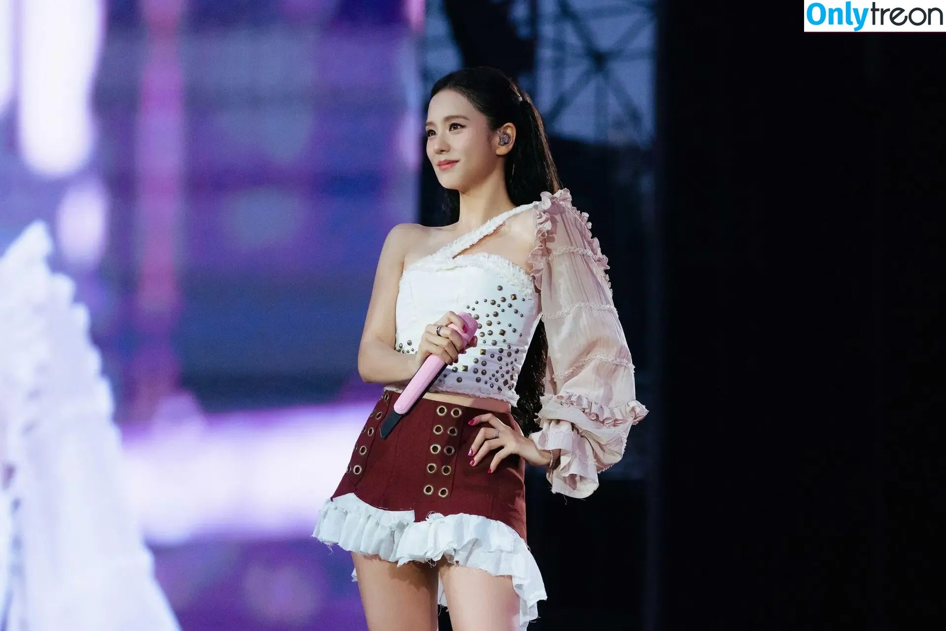 Jisoo nude photo #1532 (BLACKPINK / qenshizu / sooyaaa__)