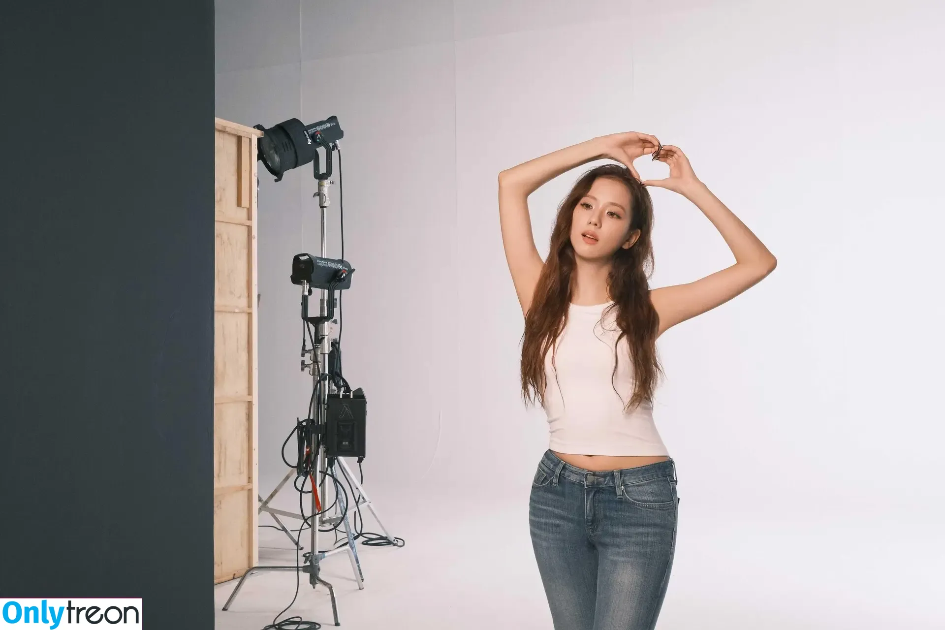 Jisoo nude photo #1582 (BLACKPINK / qenshizu / sooyaaa__)