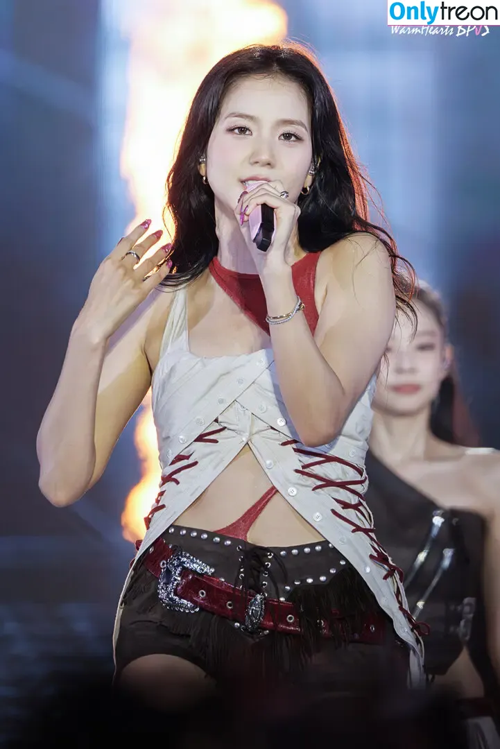 Jisoo nude photo #1590 (BLACKPINK / qenshizu / sooyaaa__)