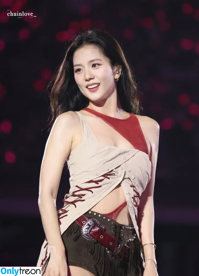 Jisoo nude photo #1596 (BLACKPINK / qenshizu / sooyaaa__)