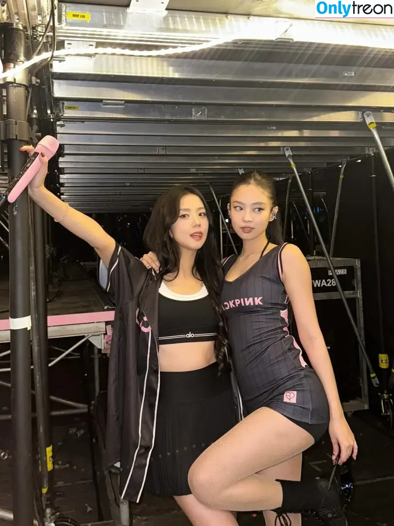 Jisoo nude photo #1605 (BLACKPINK / qenshizu / sooyaaa__)