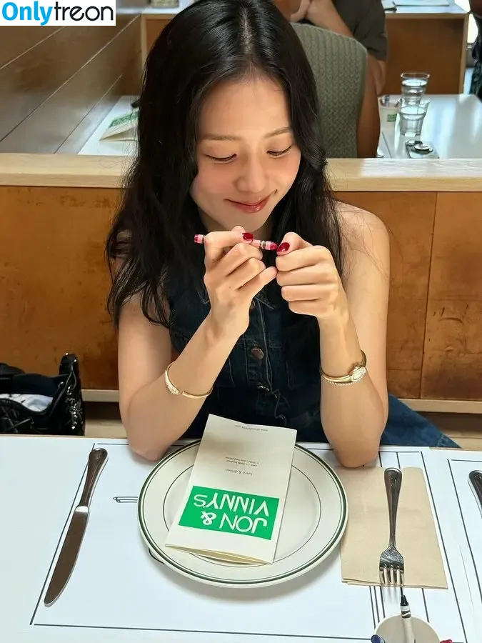 Jisoo nude photo #1613 (BLACKPINK / qenshizu / sooyaaa__)