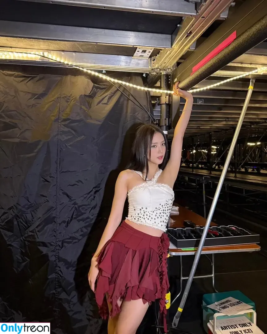 Jisoo nude photo #1618 (BLACKPINK / qenshizu / sooyaaa__)