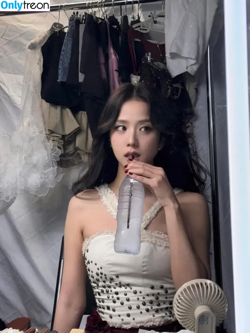 Jisoo nude photo #1628 (BLACKPINK / qenshizu / sooyaaa__)