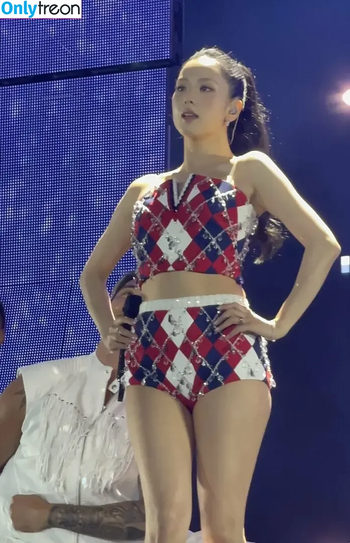 Jisoo nude photo #1634 (BLACKPINK / qenshizu / sooyaaa__)