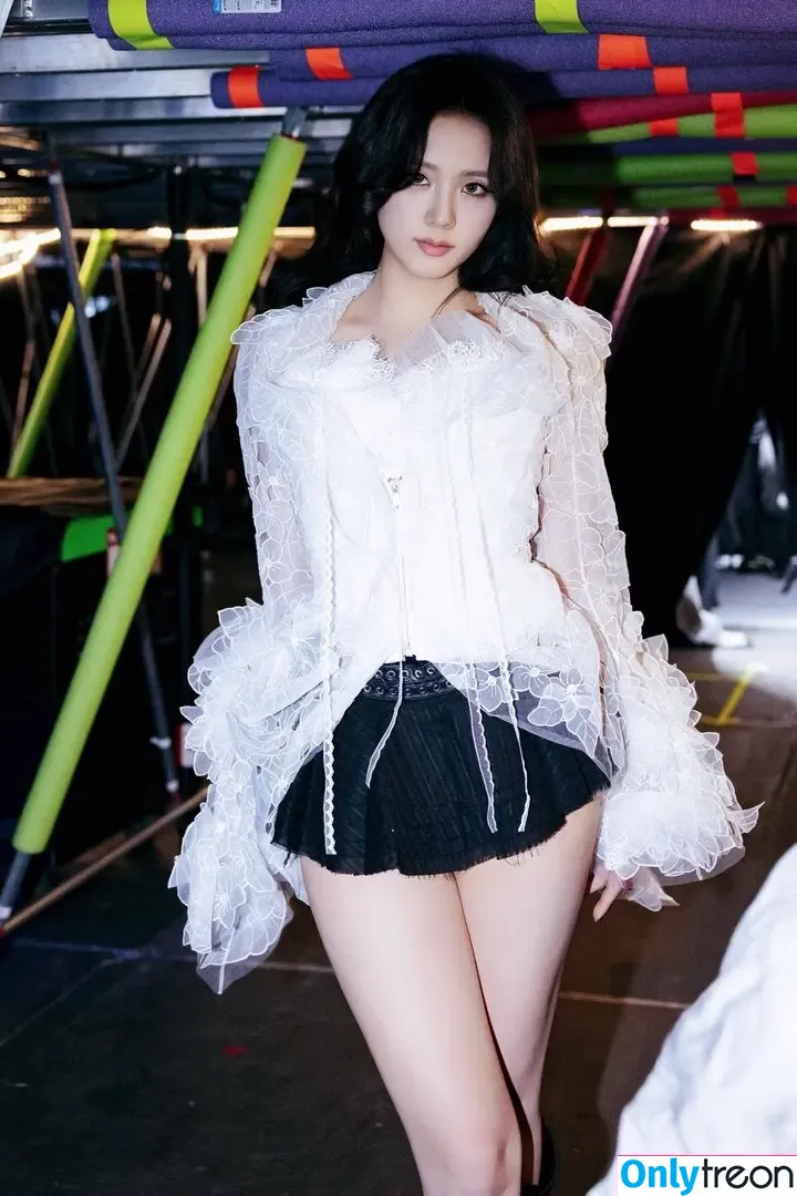 Jisoo nude photo #1642 (BLACKPINK / qenshizu / sooyaaa__)