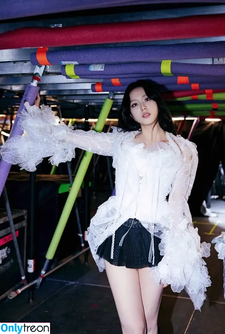 Jisoo nude photo #1643 (BLACKPINK / qenshizu / sooyaaa__)