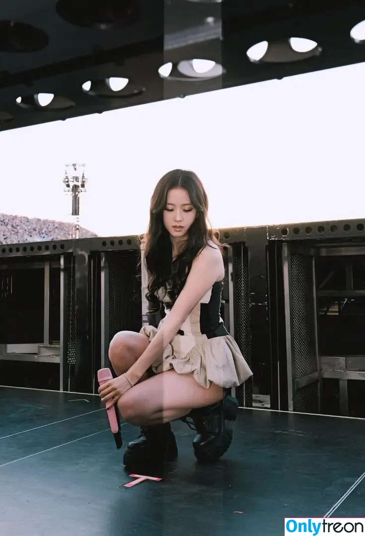 Jisoo nude photo #1650 (BLACKPINK / qenshizu / sooyaaa__)