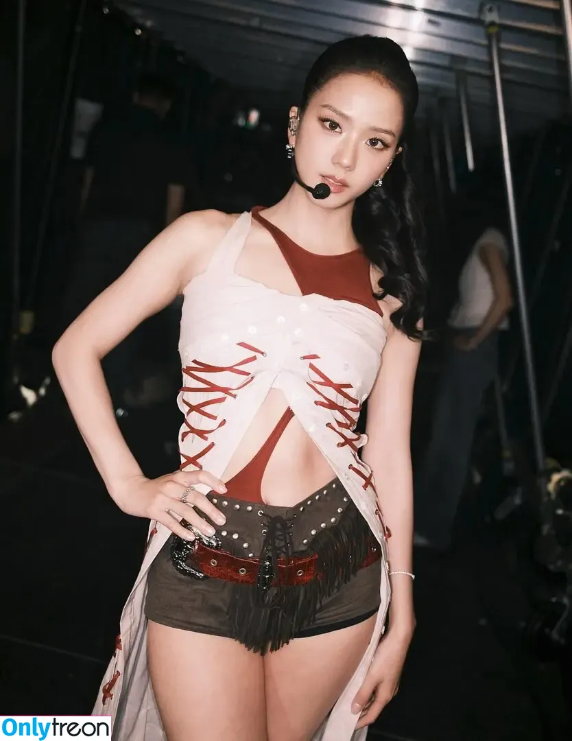 Jisoo nude photo #1653 (BLACKPINK / qenshizu / sooyaaa__)