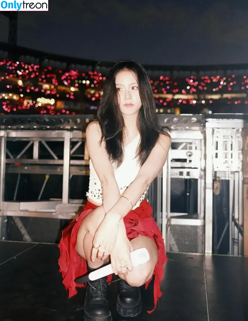 Jisoo nude photo #1657 (BLACKPINK / qenshizu / sooyaaa__)