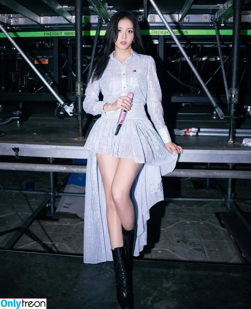 Jisoo nude photo #1663 (BLACKPINK / qenshizu / sooyaaa__)
