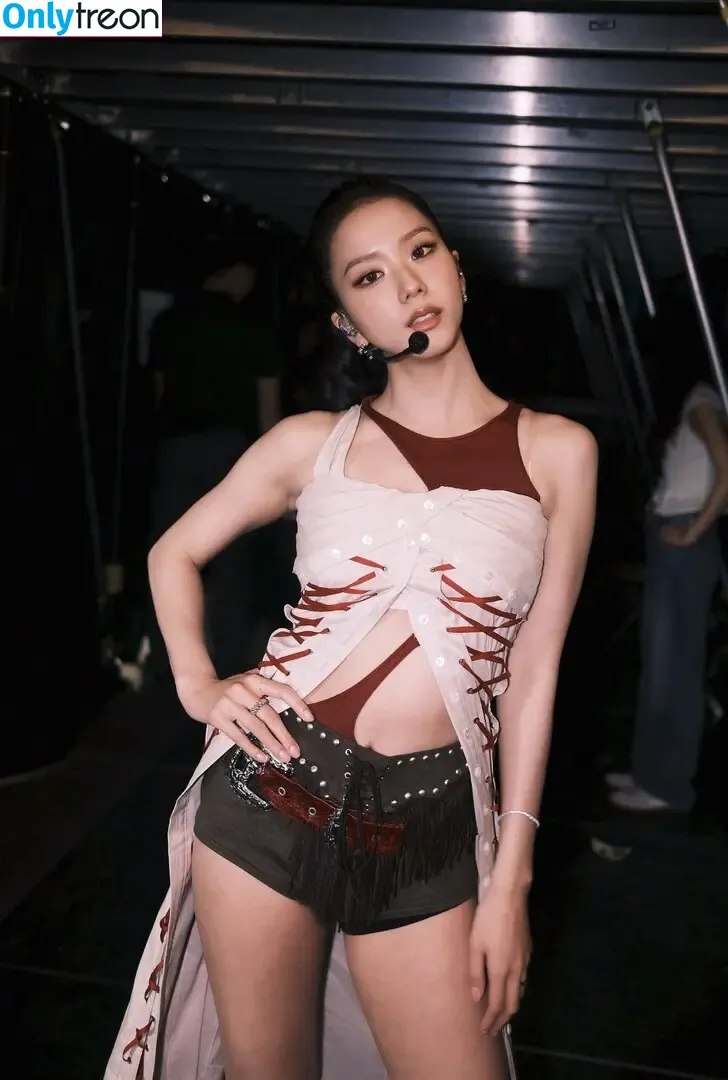 Jisoo nude photo #1668 (BLACKPINK / qenshizu / sooyaaa__)