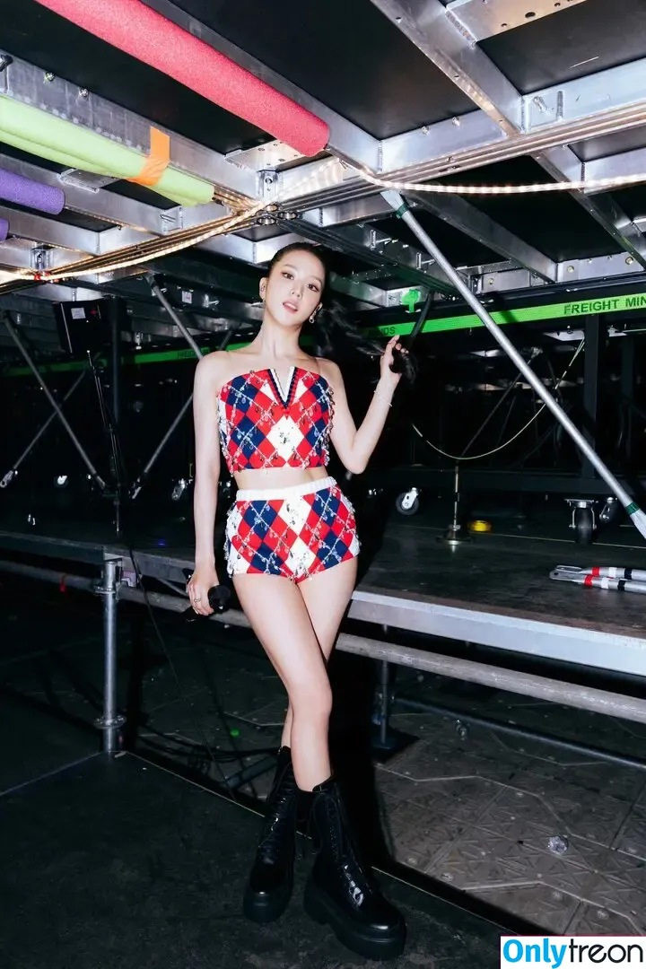Jisoo nude photo #1674 (BLACKPINK / qenshizu / sooyaaa__)