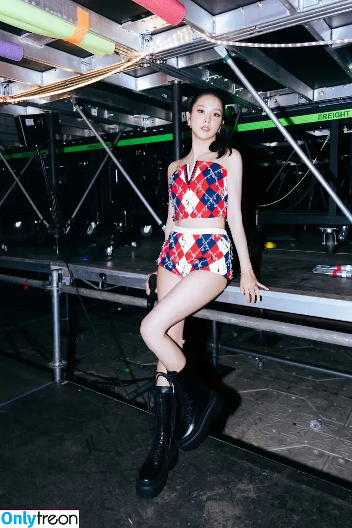 Jisoo nude photo #1675 (BLACKPINK / qenshizu / sooyaaa__)