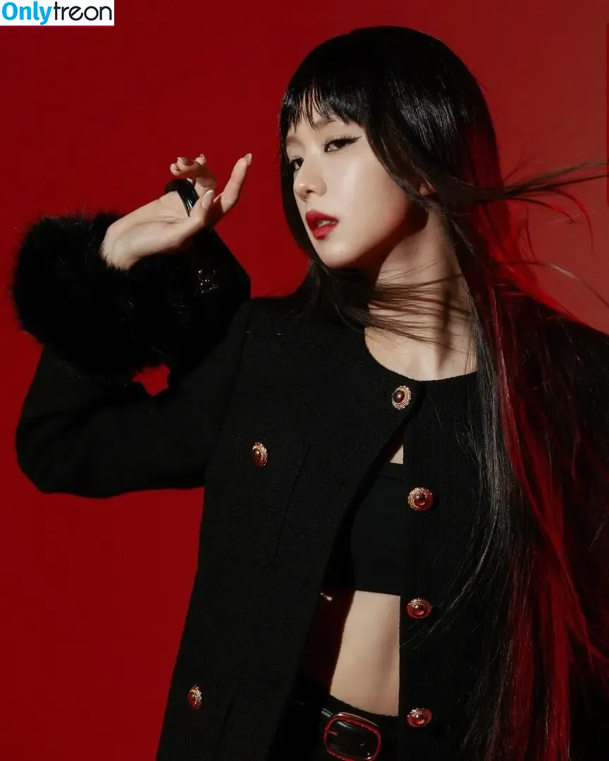 Jisoo nude photo #1691 (BLACKPINK / qenshizu / sooyaaa__)
