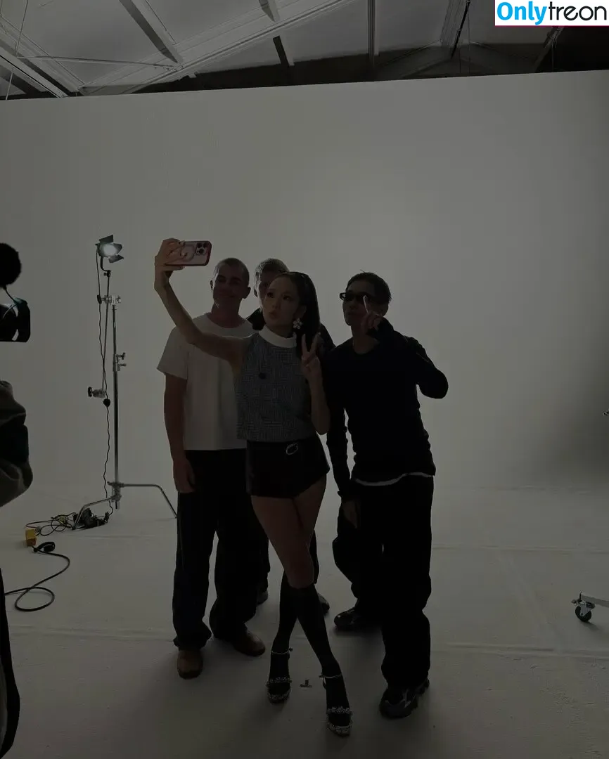 Jisoo nude photo #1692 (BLACKPINK / qenshizu / sooyaaa__)