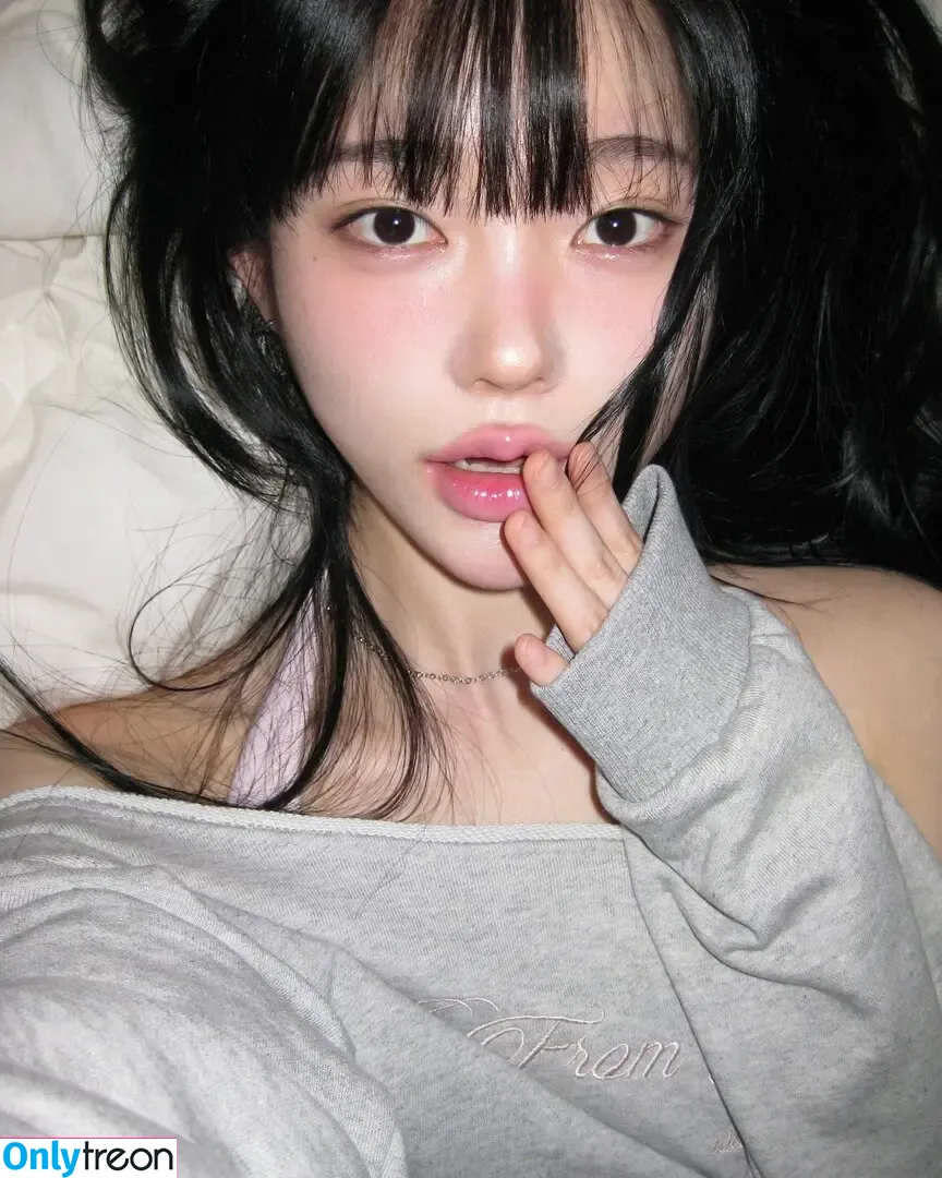Jiyoon 지윤 nude photo #0001 (easy_yun_)
