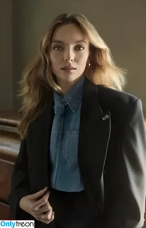 Jodie Comer / jodiemcomer nude photo #0405
