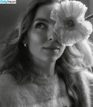 Jodie Comer / jodiemcomer nude photo #0406