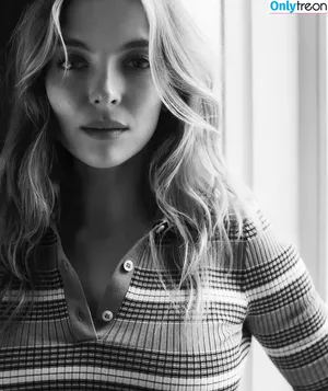 Jodie Comer / jodiemcomer nude photo #0407