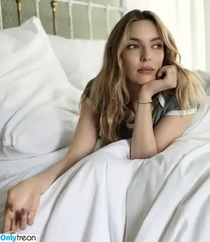 Jodie Comer / jodiemcomer nude photo #0411