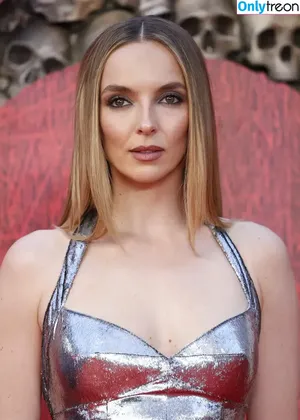 Jodie Comer / jodiemcomer nude photo #0458