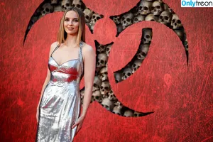 Jodie Comer / jodiemcomer nude photo #0460