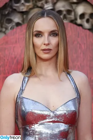 Jodie Comer / jodiemcomer nude photo #0463