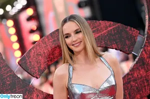 Jodie Comer / jodiemcomer nude photo #0481