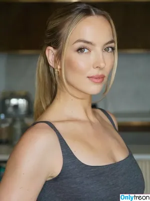 Jodie Comer / jodiemcomer nude photo #0489