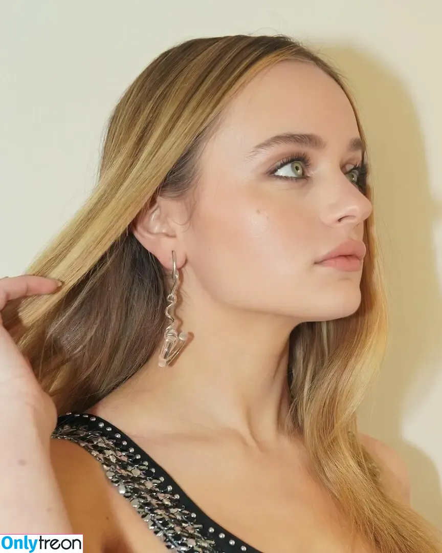 joey_king nude photo #0415 (iam_jaygarcia / joeyking)