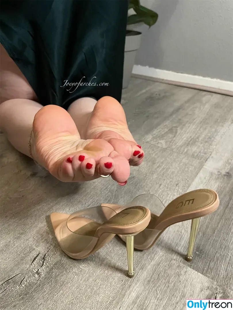 JoeyofArches nude photo #0009 (joeyscotcurves)