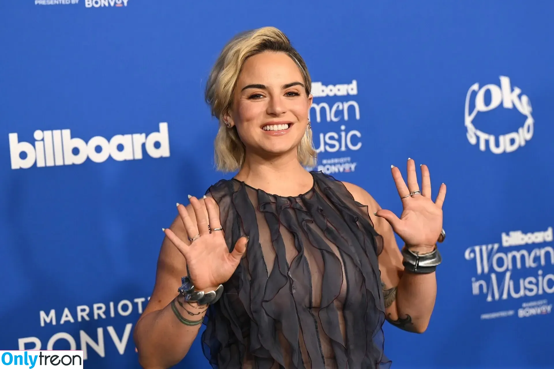 Jojo Levesque nude photo #0410 (iamjojo)