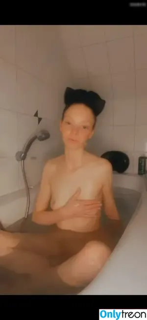 Joleen69 / saskia_graichen_ nude photo #0068