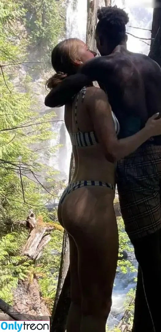 Jordyn Huitema nude photo #0007 (jordynhuitema)