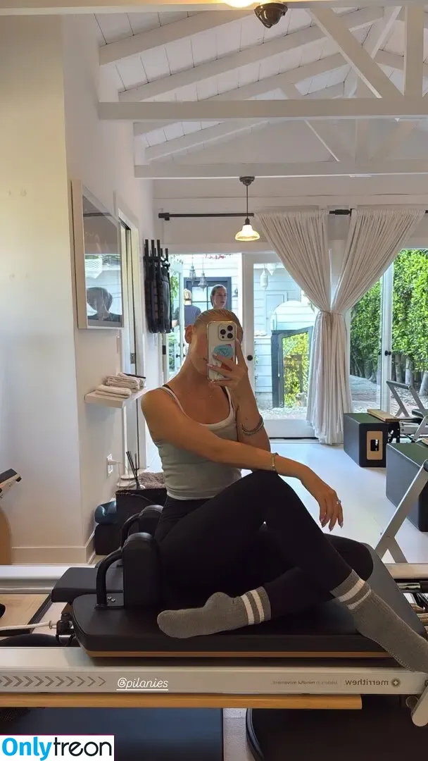 Jordyn Jones nude photo #1065 (jordylee.jones / jordynjones)
