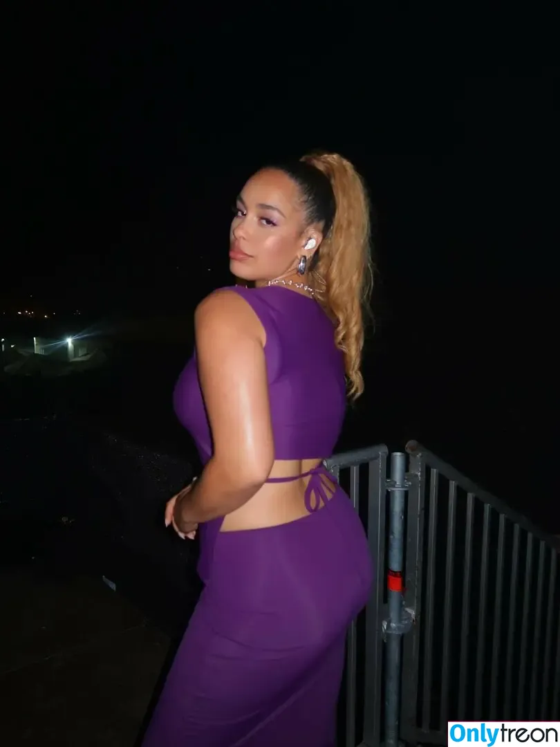 Jorja Smith nude photo #0127 (itstaaayy / jorjasmith_)