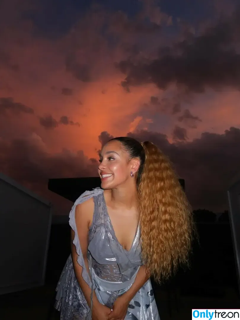 Jorja Smith nude photo #0129 (itstaaayy / jorjasmith_)